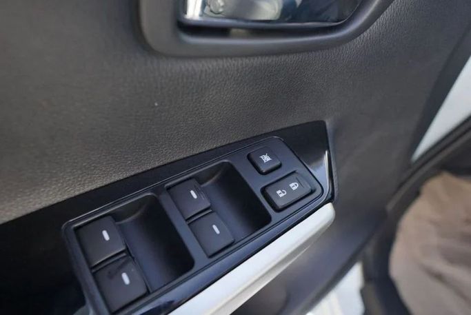جديدة Mitsubishi Montero Sport ثالثاً شد الوجه, 3.0 l, 2022 في في دبي من High Line Auto، اللون أبيض. مواصفات الخليج | AUTO.AE