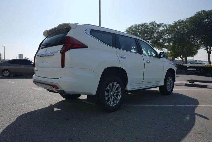 جديدة Mitsubishi Montero Sport ثالثاً شد الوجه, 3.0 l, 2022 في في دبي من High Line Auto، اللون أبيض. مواصفات الخليج | AUTO.AE