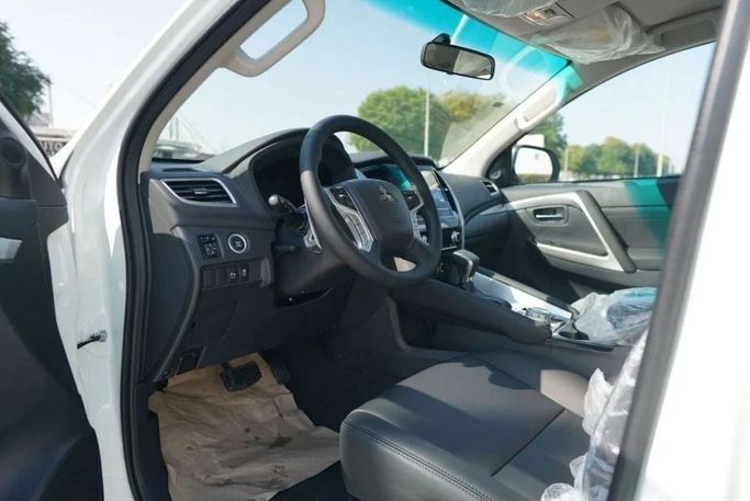 جديدة Mitsubishi Montero Sport ثالثاً شد الوجه, 3.0 l, 2022 في في دبي من High Line Auto، اللون أبيض. مواصفات الخليج | AUTO.AE