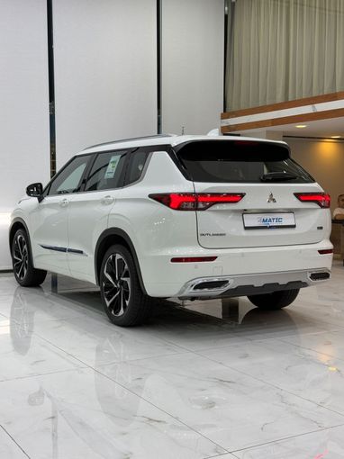 Новый Mitsubishi Outlander IV Рестайлинг, 2.4 л, 2025 в Дубае от 4 Matic Motors Белый цвет. GCC | AUTO.AE