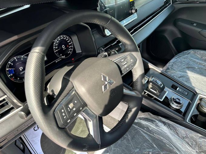 جديدة Mitsubishi Outlander IV, 2.5 l, 2023 في في دبي من Philippine Used Cars Showroom، اللون أسود. مواصفات الخليج | AUTO.AE
