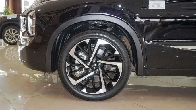 جديدة Mitsubishi Outlander IV, 2.5 l, 2025 في في دبي من High Line Auto، اللون أسود. مواصفات الخليج | AUTO.AE