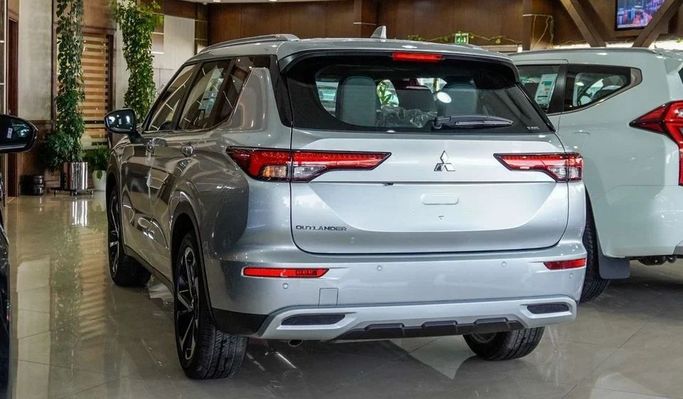 جديدة Mitsubishi Outlander IV, 2.5 l, 2025 في في دبي من High Line Auto، اللون فضي. مواصفات الخليج | AUTO.AE