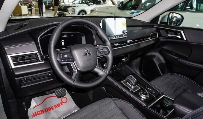 جديدة Mitsubishi Outlander IV, 2.5 l, 2025 في في دبي من High Line Auto، اللون فضي. مواصفات الخليج | AUTO.AE