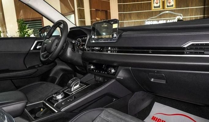 جديدة Mitsubishi Outlander IV, 2.5 l, 2025 في في دبي من High Line Auto، اللون أبيض. مواصفات الخليج | AUTO.AE