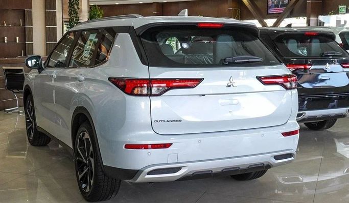 جديدة Mitsubishi Outlander IV, 2.5 l, 2025 في في دبي من High Line Auto، اللون أبيض. مواصفات الخليج | AUTO.AE