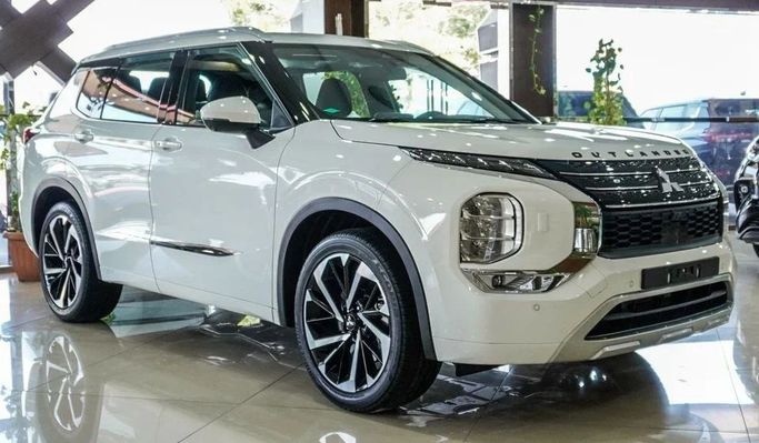 New Mitsubishi Outlander IV, 2.5 l, 2024 in Dubai by High Line Auto, White color. Other | AUTO.AE