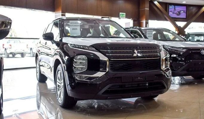 Новый Mitsubishi Outlander IV, 2.5 л, 2023 в Дубае от High Line Auto Черный цвет. GCC | AUTO.AE