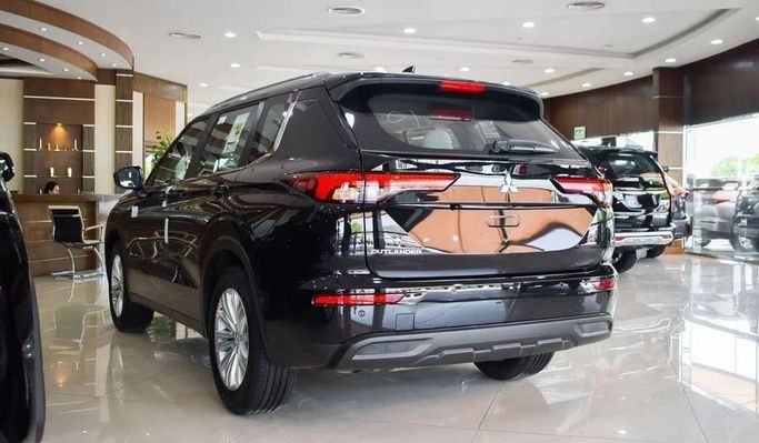 جديدة Mitsubishi Outlander IV, 2.5 l, 2023 في في دبي من High Line Auto، اللون أسود. مواصفات الخليج | AUTO.AE