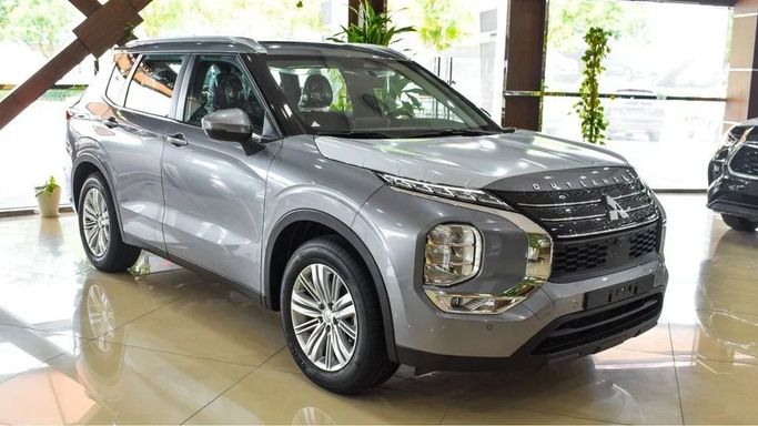 New Mitsubishi Outlander IV, 2.5 l, 2024 in Dubai by High Line Auto, Grey color. GCC Specs | AUTO.AE