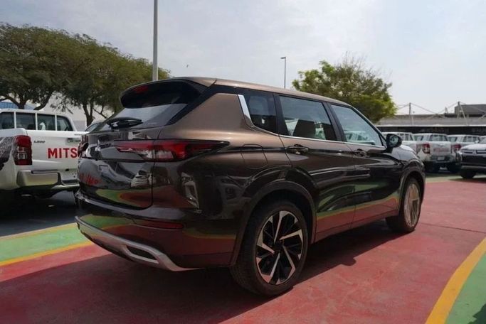 جديدة Mitsubishi Outlander IV, 2.5 l, 2023 في في دبي من High Line Auto، اللون بني. مواصفات الخليج | AUTO.AE