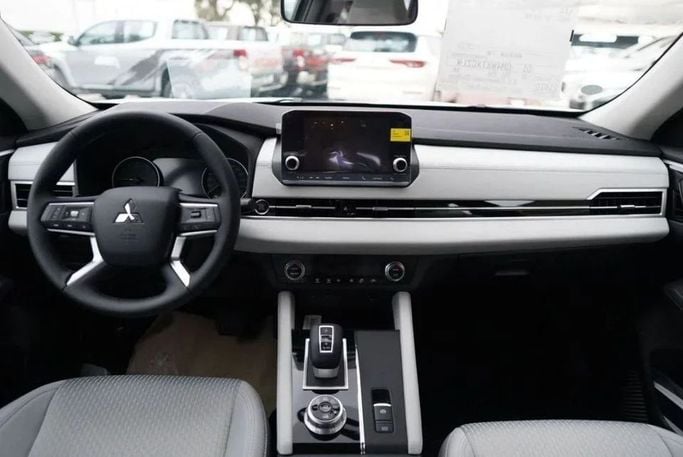 جديدة Mitsubishi Outlander IV, 2.5 l, 2023 في في دبي من High Line Auto، اللون بني. مواصفات الخليج | AUTO.AE