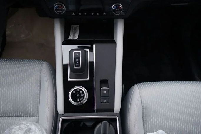 جديدة Mitsubishi Outlander IV, 2.5 l, 2023 في في دبي من High Line Auto، اللون رمادي. مواصفات الخليج | AUTO.AE