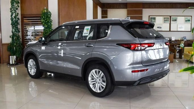 جديدة Mitsubishi Outlander IV, 2.5 l, 2024 في في دبي من High Line Auto، اللون فضي. مواصفات الخليج | AUTO.AE