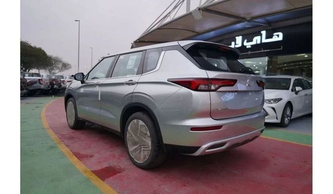 جديدة Mitsubishi Outlander IV, 2.5 l, 2023 في في دبي من High Line Auto، اللون فضي. مواصفات الخليج | AUTO.AE