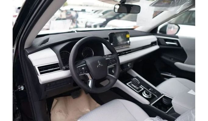 جديدة Mitsubishi Outlander IV, 2.5 l, 2023 في في دبي من High Line Auto، اللون فضي. مواصفات الخليج | AUTO.AE