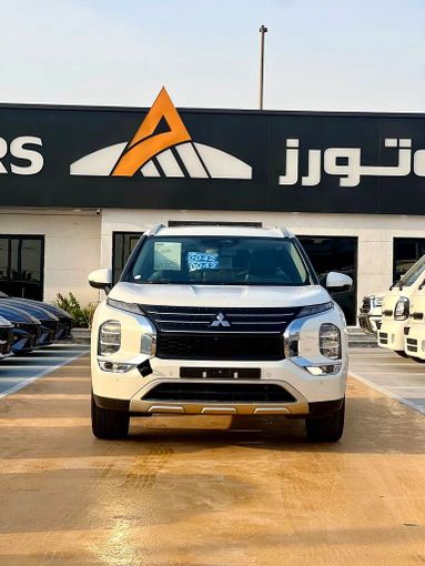 New Mitsubishi Outlander IV, 2.5 l, 2021 in Dubai by ANDIAMO MOTORS FZE, White color. GCC Specs | AUTO.AE