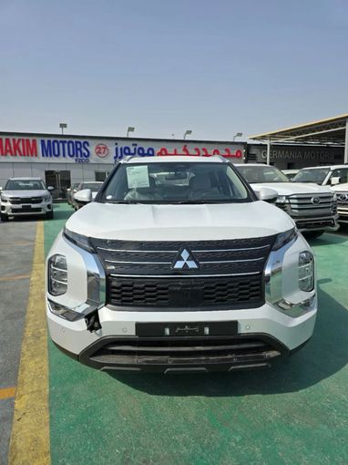 New Mitsubishi Outlander IV Facelift, 2.4 l, 2025 in Dubai by Mohamed Hakim Motors, White color. Other | AUTO.AE
