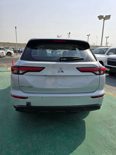 New Mitsubishi Outlander IV Facelift, 2.4 l, 2025 in Dubai by Mohamed Hakim Motors, White color. Other | AUTO.AE