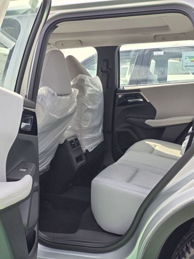 New Mitsubishi Outlander III Facelift 3, 2.4 l, 2025 in Dubai by Mohamed Hakim Motors, Silver color. GCC Specs | AUTO.AE