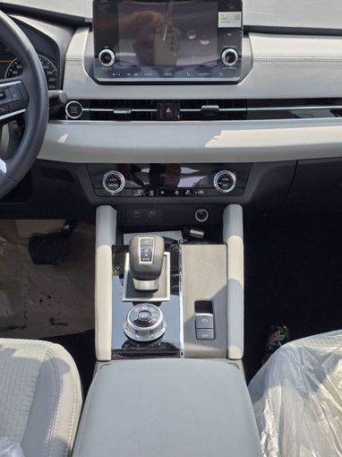 New Mitsubishi Outlander III Facelift 3, 2.4 l, 2025 in Dubai by Mohamed Hakim Motors, Silver color. GCC Specs | AUTO.AE