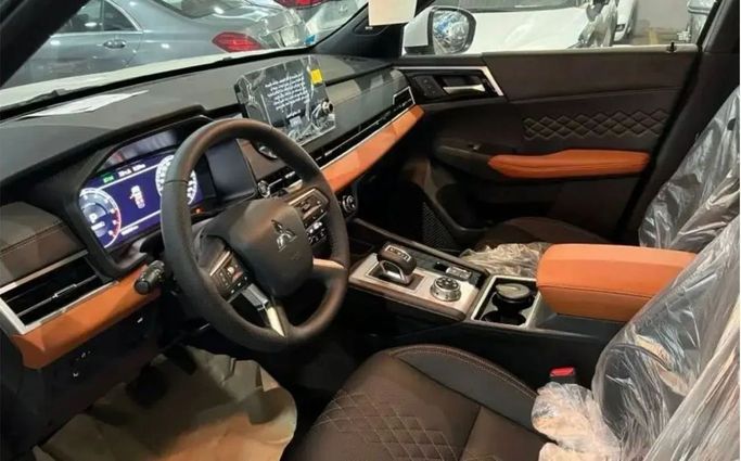 New Mitsubishi Outlander IV, 2.5 l, 2023 in Dubai by Mohamed Hakim Motors, White color. GCC Specs | AUTO.AE