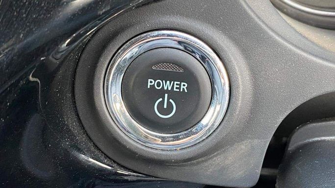 Подержанный Mitsubishi Outlander PHEV III Рестайлинг 3, 2.4 л, 2020 в Дубае от Alhamd Motors Серый цвет. Other | AUTO.AE