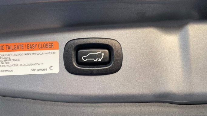Подержанный Mitsubishi Outlander PHEV III Рестайлинг 3, 2.4 л, 2020 в Дубае от Alhamd Motors Серый цвет. Other | AUTO.AE