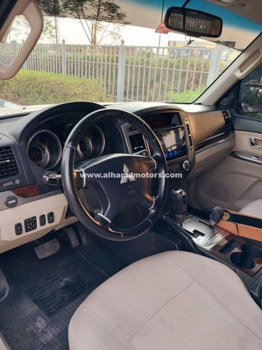 Used Mitsubishi Pajero IV Facelift 2, 3.5 l, 2015 in Dubai by Alhamd Motors, Golden color. GCC Specs | AUTO.AE