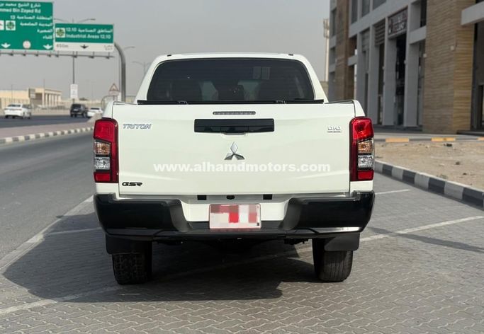 Подержанный Mitsubishi Triton V Рестайлинг, 2.4 л, 2023 в Дубае от Alhamd Motors Белый цвет. Other | AUTO.AE