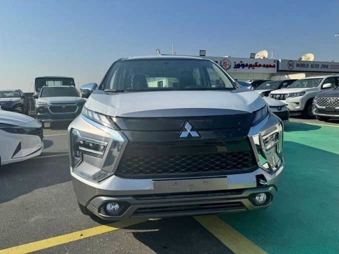 New Mitsubishi Xpander I Facelift, 1.5 l, 2024 in Dubai by Mohamed Hakim Motors, Silver color. GCC Specs | AUTO.AE