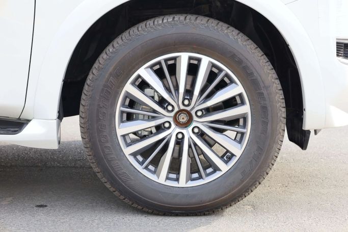 Новый Nissan Armada II Рестайлинг, 5.6 л, 2024 в Дубае от JES Motors Белый цвет. Американская | AUTO.AE