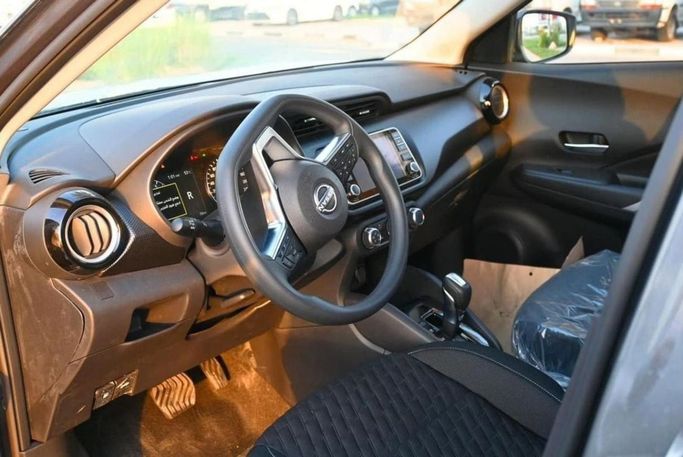 New Nissan Kicks I Facelift, 1.6 l, 2024 in Dubai by Mohamed Hakim Motors, Grey color. GCC Specs | AUTO.AE