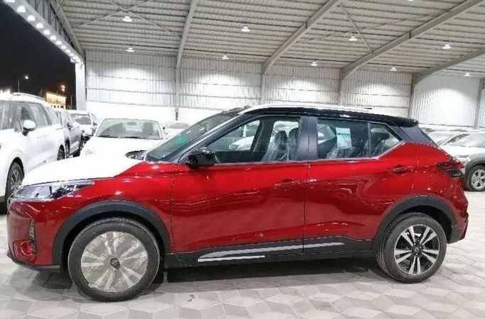 Новый Nissan Kicks I Рестайлинг, 1.6 л, 2024 в Дубае от Mohamed Hakim Motors Красный цвет. GCC | AUTO.AE