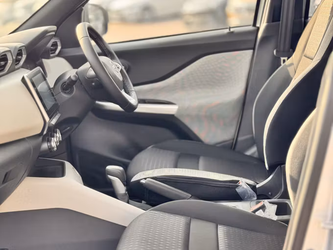 New Nissan Magnite I, 1.0 l, 2023 in Dubai by MENAMOTORS, Silver color. Other | AUTO.AE