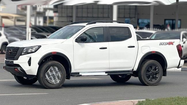 Новый Nissan Navara (Frontier) IV (D23), 2.5 л, 2025 в Дубае от Falcons GT Motors FZCO Белый цвет. Европейская | AUTO.AE