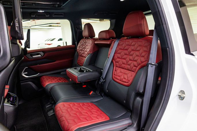 Nissan Patrol VI (Y62) Рестайлинг 2, 2025 внедорожник 5 дв. бизнес класса в Дубае от POF RENTAL белый цвет | AUTO.AE