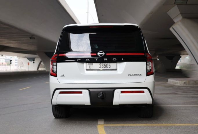 Nissan Patrol VI (Y62) Рестайлинг 2, 2025 внедорожник 5 дв. бизнес класса в Дубае от POF RENTAL белый цвет | AUTO.AE