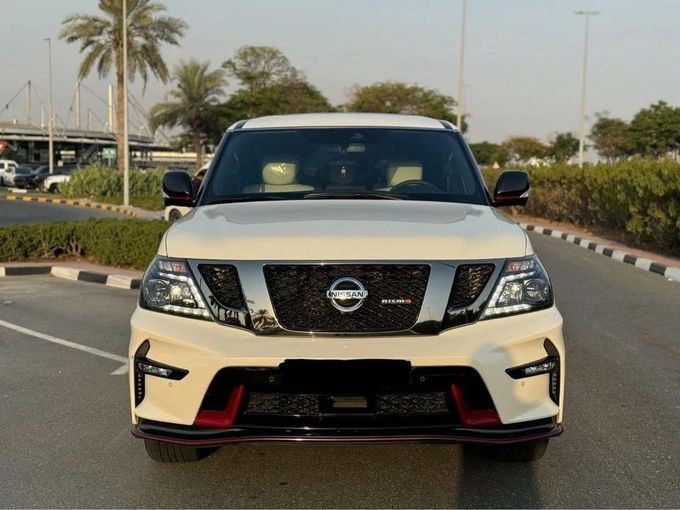 Подержанный Nissan Patrol VI (Y62) Рестайлинг, 5.6 л, 2018 в Дубае от Royal Motors Белый цвет. GCC | AUTO.AE