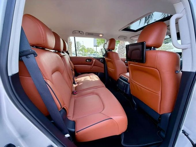 Подержанный Nissan Patrol VI (Y62) Рестайлинг 2, 5.6 л, 2024 в Дубае от Ideal Cars LLC Серебристый цвет. GCC | AUTO.AE
