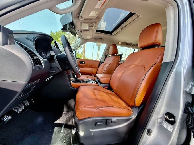 Подержанный Nissan Patrol VI (Y62) Рестайлинг 2, 5.6 л, 2024 в Дубае от Ideal Cars LLC Серебристый цвет. GCC | AUTO.AE