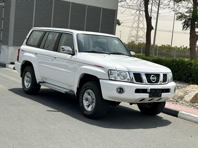 Подержанный Nissan Patrol V (Y61) Рестайлинг, 4.8 л, 2024 в Дубае от Formula Motors Белый цвет. GCC | AUTO.AE