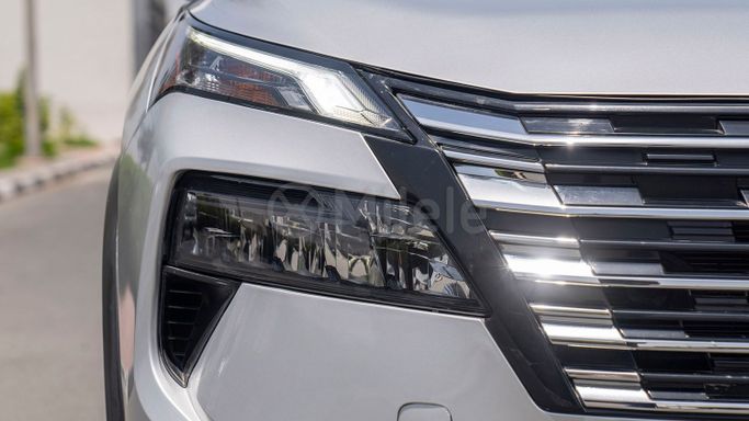 Used Nissan Rogue III Facelift, 1.5 l, 2024 in Dubai by Milele, Silver color. Other | AUTO.AE