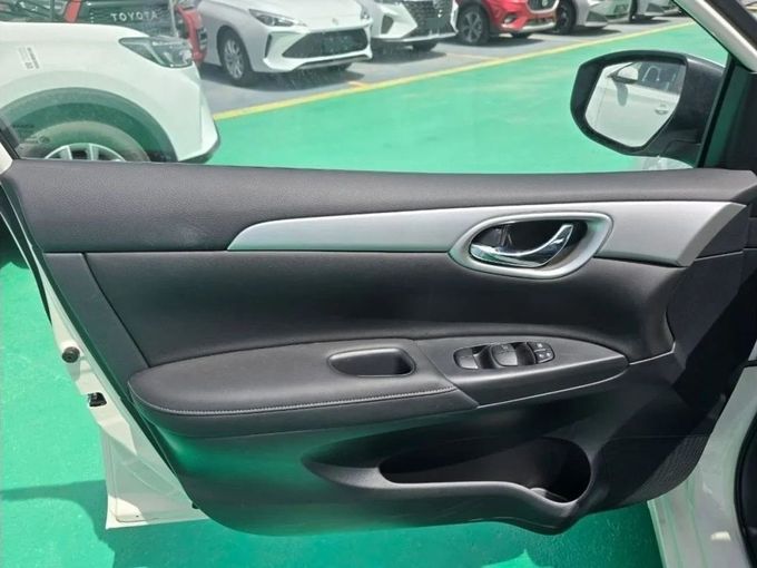 Новый Nissan Sentra VIII (B18), 2.0 л, 2024 в Дубае от Mohamed Hakim Motors Белый цвет. Китайская | AUTO.AE