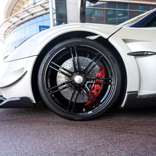 Подержанный Pagani Huayra, 6.0 л, 2018 в Дубае от Q Motors Белый цвет.  | AUTO.AE