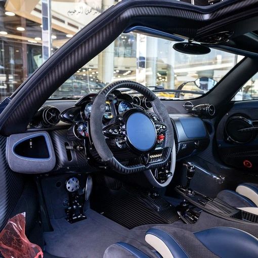 Подержанный Pagani Huayra, 6.0 л, 2018 в Дубае от Q Motors Белый цвет.  | AUTO.AE
