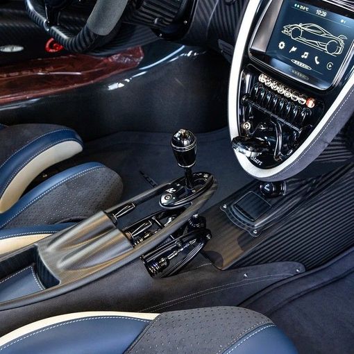Подержанный Pagani Huayra, 6.0 л, 2018 в Дубае от Q Motors Белый цвет.  | AUTO.AE