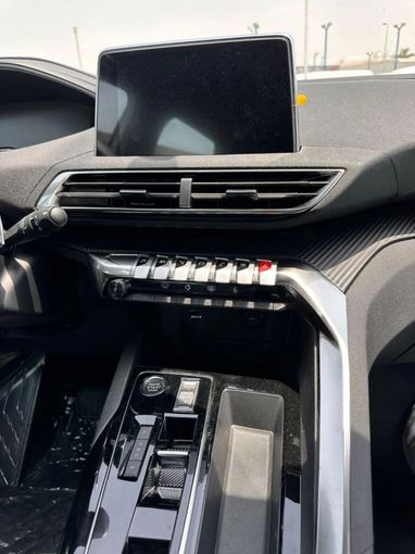 Новый Peugeot 3008 II Рестайлинг, 1.6 л, 2025 в Дубае от Mohamed Hakim Motors Белый цвет. GCC | AUTO.AE