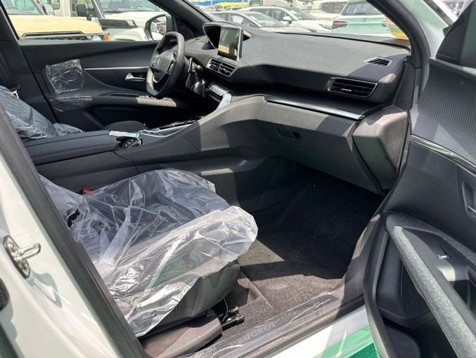 Новый Peugeot 3008 II Рестайлинг, 1.6 л, 2025 в Дубае от Mohamed Hakim Motors Белый цвет. GCC | AUTO.AE