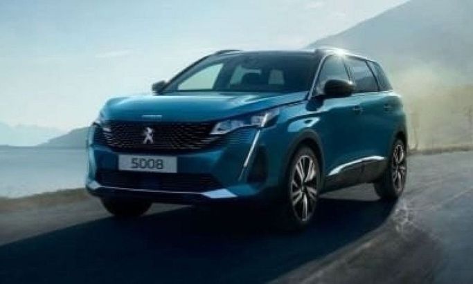 Новый Peugeot 5008 II Рестайлинг, 1.6 л, 2024 в Дубае от Mohamed Hakim Motors Синий цвет. GCC | AUTO.AE